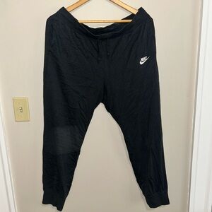 Nike Women’s Cropped Black Sweatpants